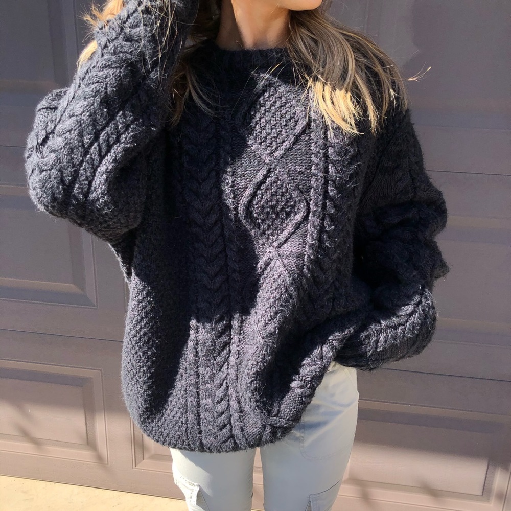 NAVY/ BLACK KNIT SWEATER